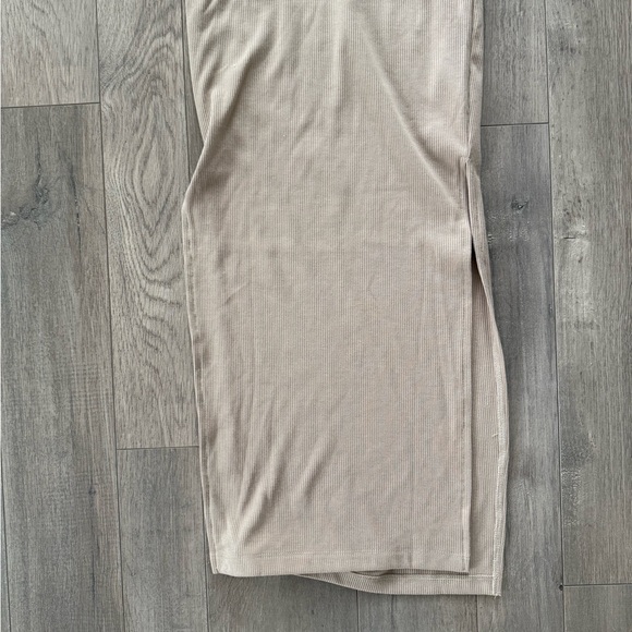 Stunning Lulu’s Style Twist Beige Twist Front Cutout Midi Dress NWT - Picture 10 of 13